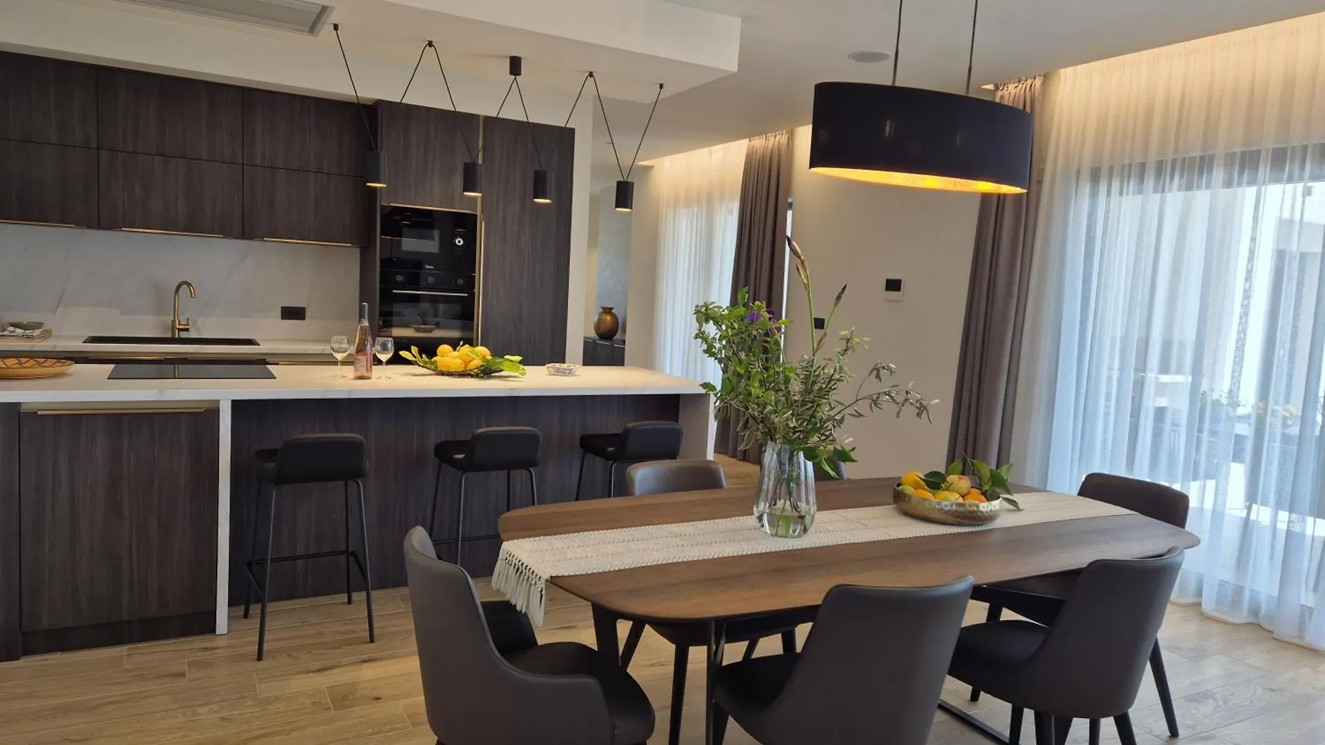 Kurili Villa Lastine 0*,