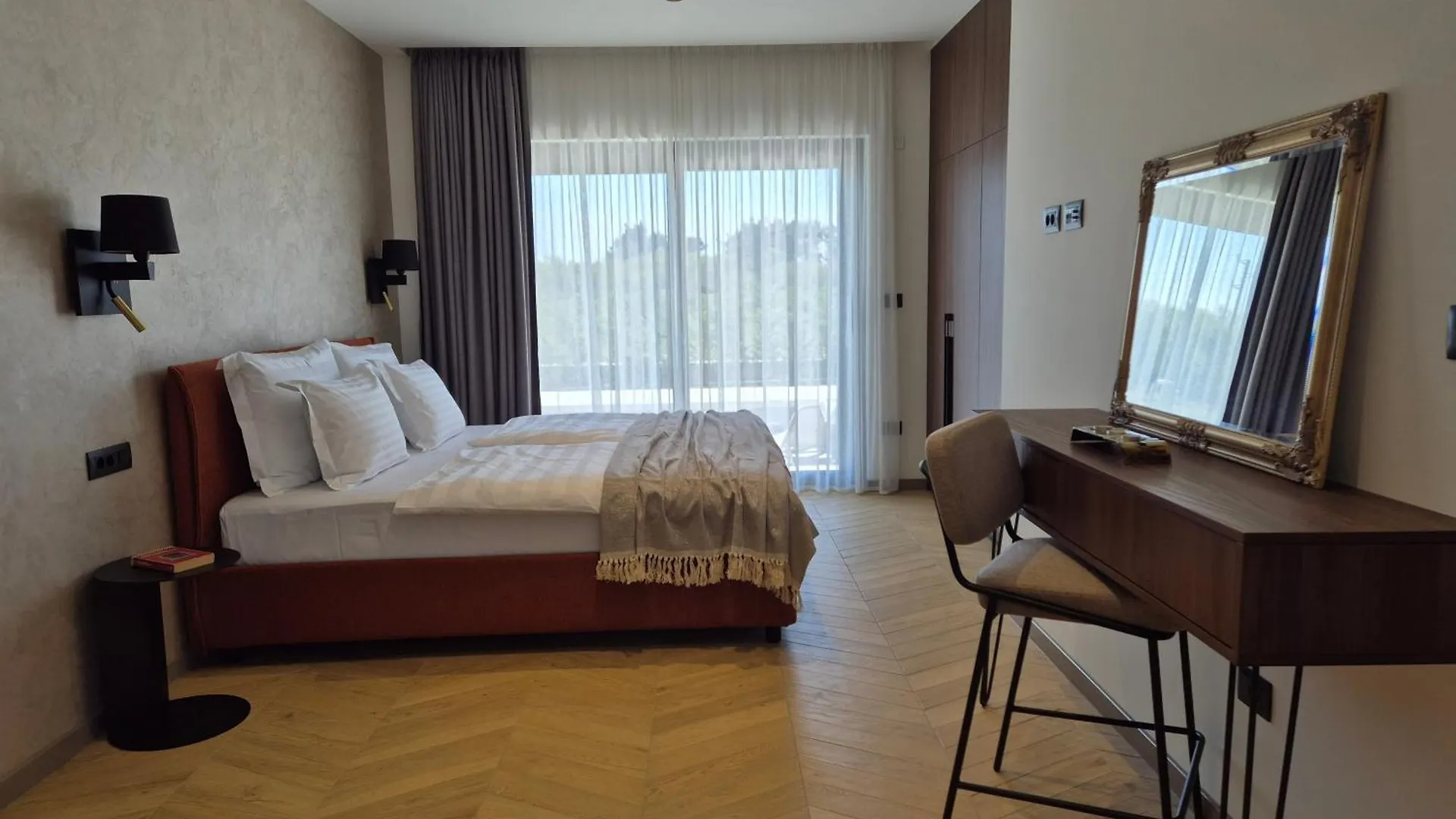 Kurili Villa Lastine