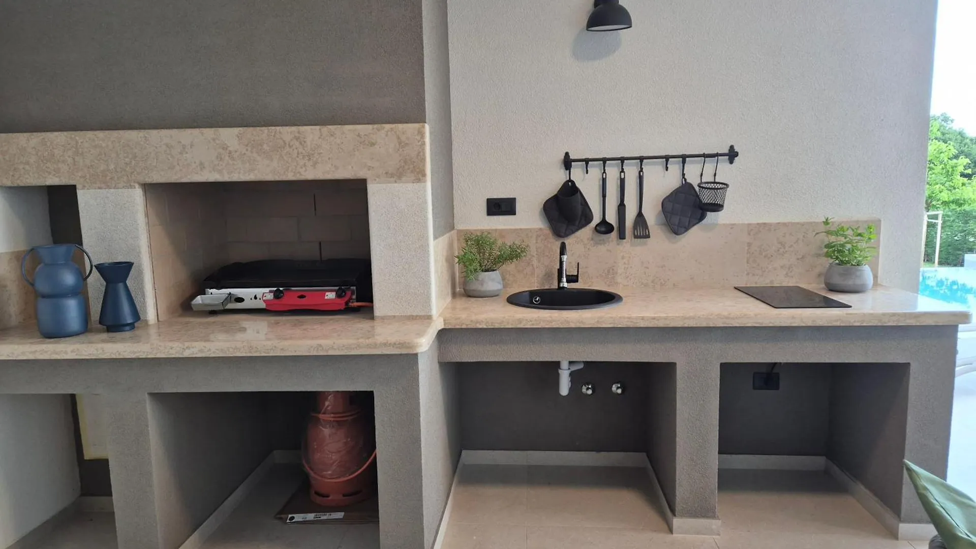 Kurili Villa Lastine